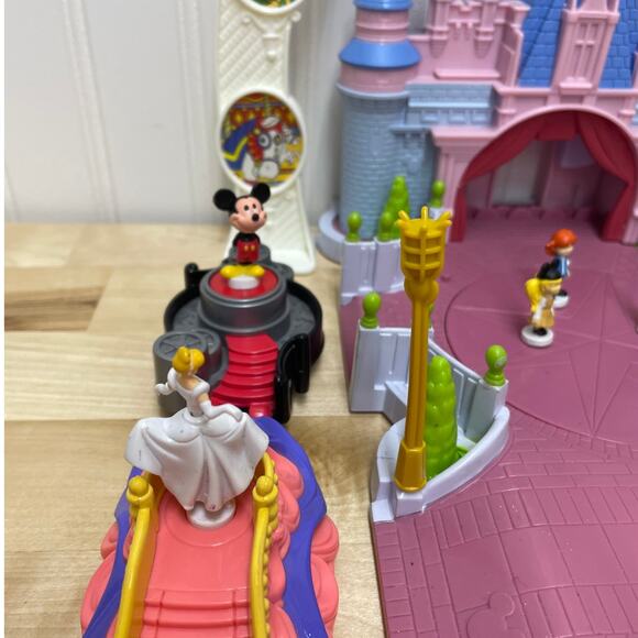 Hasbro 2002 Disney Magic Kingdom Showtime Celebration Play Set Vintage - Picture 2 of 6